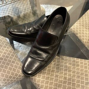 Hugo Boss Elegant Black Leather Slip-Ons
